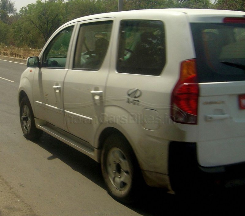 2012-Mahindra-Xylo-MPV-4X4-Variant-Spyshot.jpg