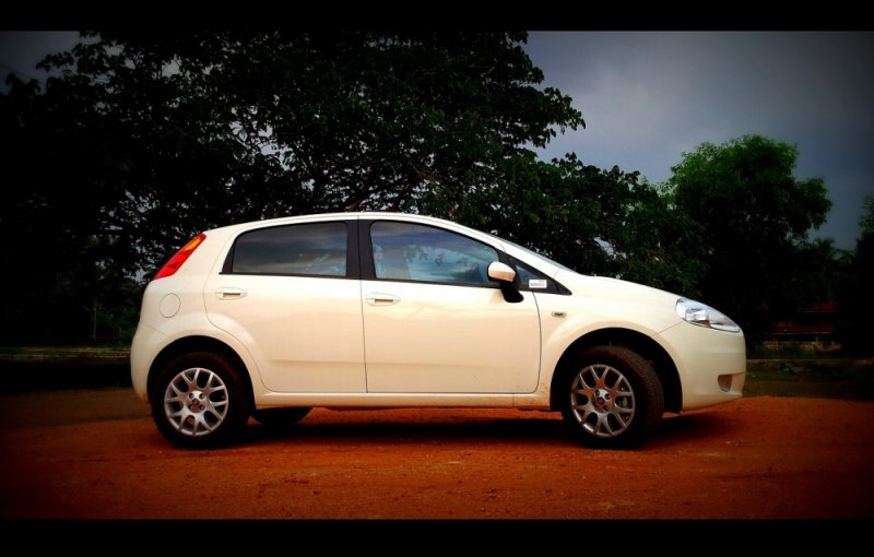 Fiat Grande Punto Emotion MJD BNW 3.jpg