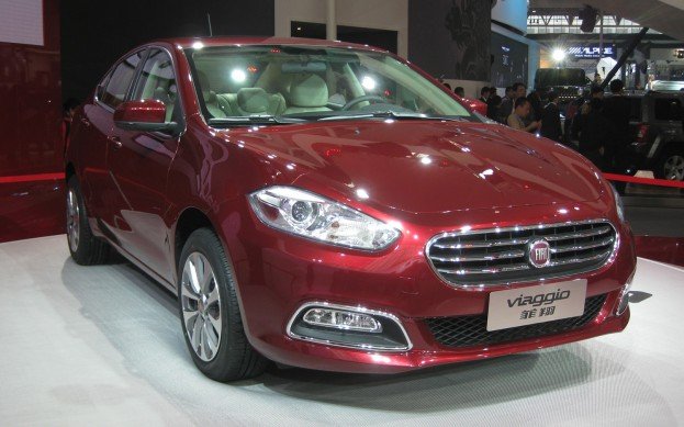 2013-Fiat-Viaggio-Revealed.jpg