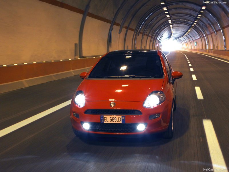 Fiat-Punto_2012_800x600_wallpaper_1b.jpg