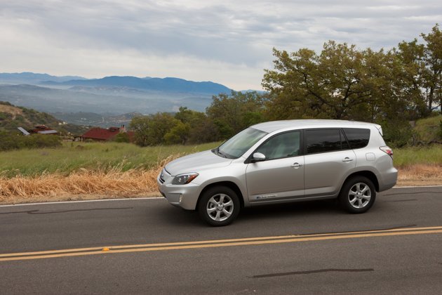 Toyota-RAV4-EV-002-jpg_044918.jpg