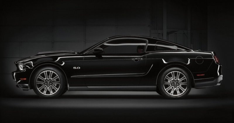 2011-Ford-Mustang-Black-Wallpaper.jpg