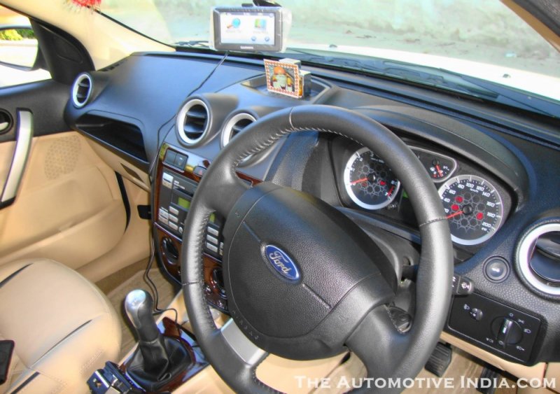 Garmin-Nuvi-40LM-Ford-Fiesta.jpg