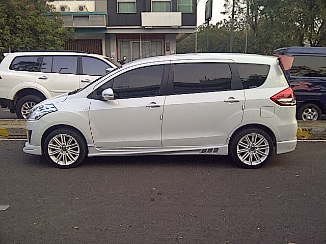 ERTIGA WHITE (37).jpg