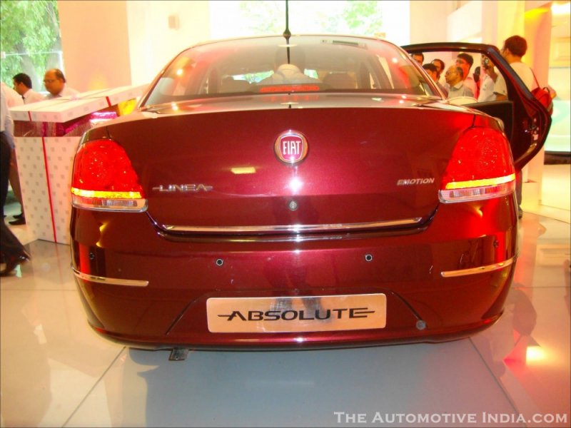 Fiat-Linea-Absolute-Rear.jpg