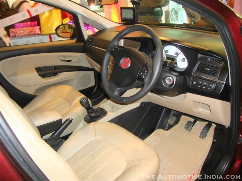 Fiat-Linea-Absolute-Edition-Interiors.jpg