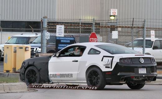 2015-ford-mustang-coupe-spy-photo-photo-486667-s-520x318.jpg