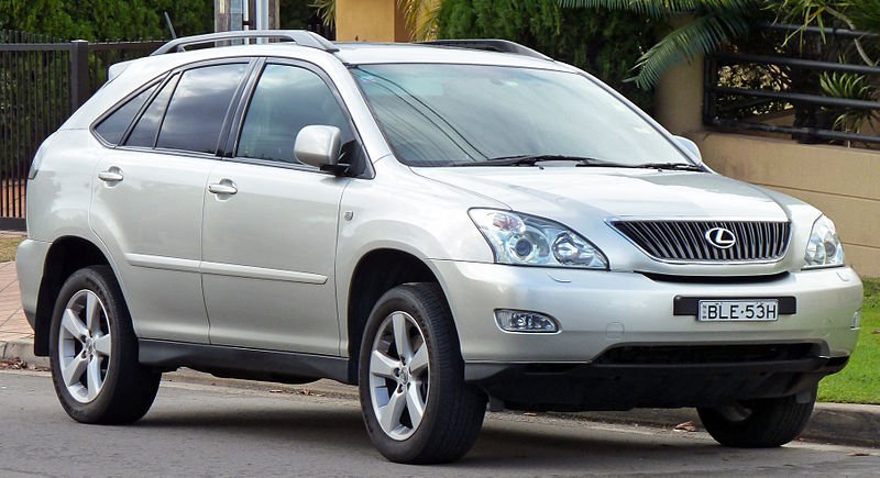 800px-2004-2005_Lexus_RX_330_(MCU38R)_Sports_Luxury_wagon_03.jpg