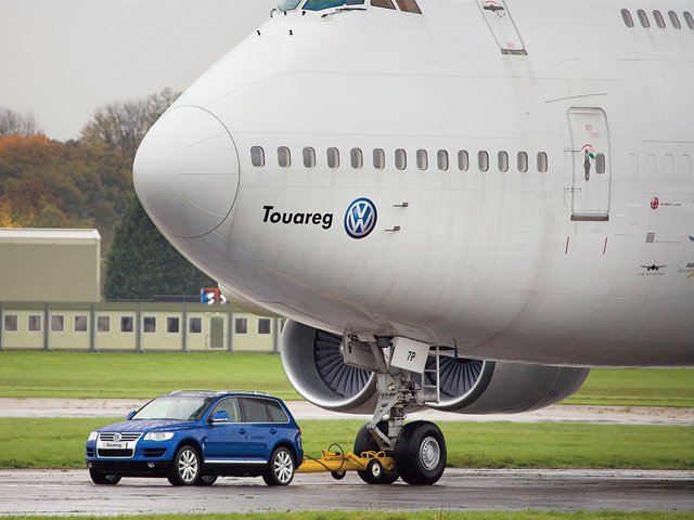 volkswagen-touareg plane.jpg