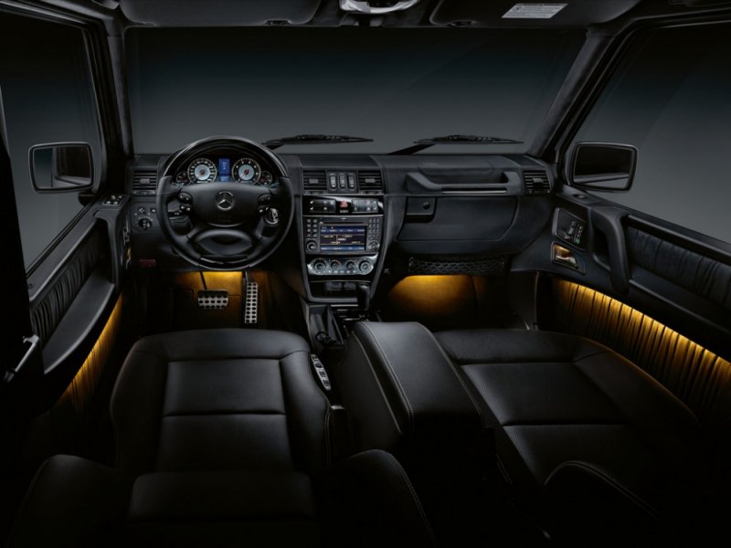 G 55 AMG interior with ambient lighting.jpg