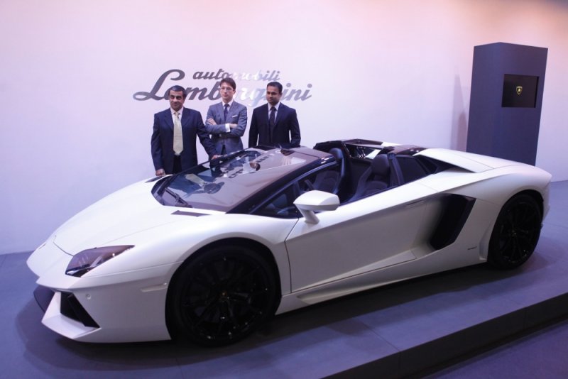 Aventador-Roadster_Unveiling_PC_Pic-01.jpg