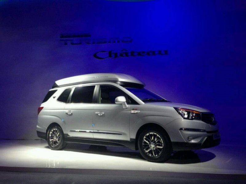 SsangYong-Korando-Turismo-MLV-with-11-seats-launched-at-KRW-24.8-million-INR-12-lakhs-38.jpg