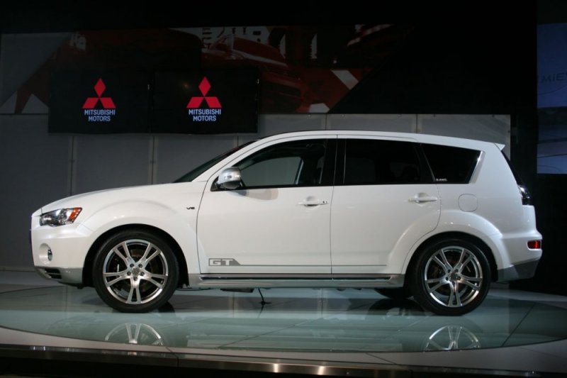 mitsubishi-outlander-gt-prototype-live-at-new-york-auto-show-6.jpg