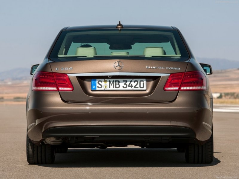 Mercedes-Benz-E-Class-2014-India-4.jpg