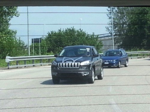 2014-Jeep-Cherokee-Spied-testing-in-Europe.jpg