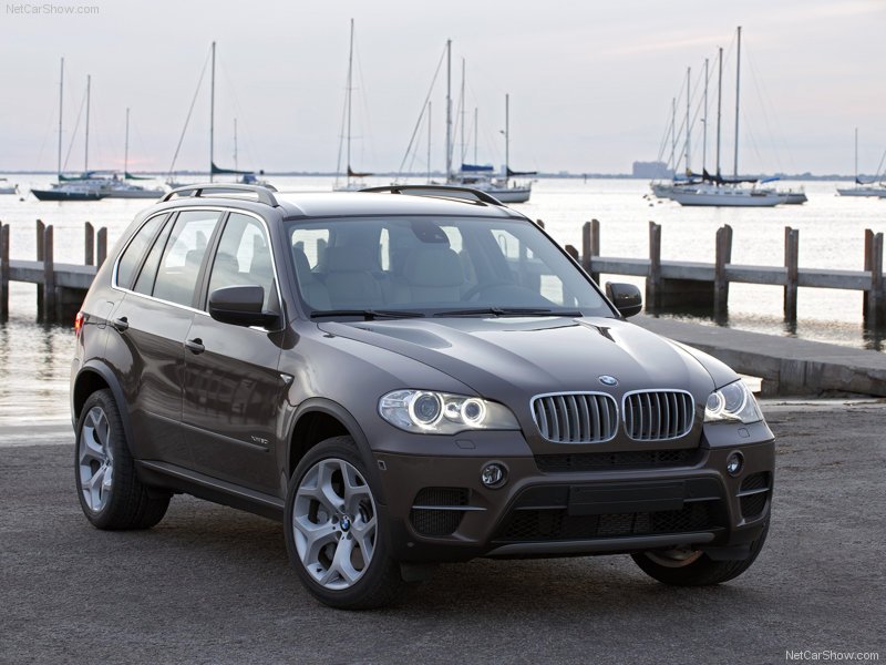 BMW-X5_2011_800x600_wallpaper_05.jpg