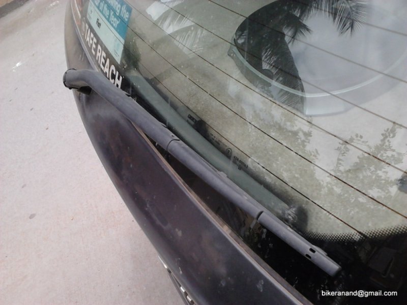 16 ext pic rear wiper.jpg