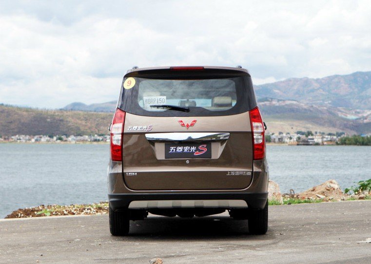 Wuling-Hong-Guang-S-facelift-rear.jpg