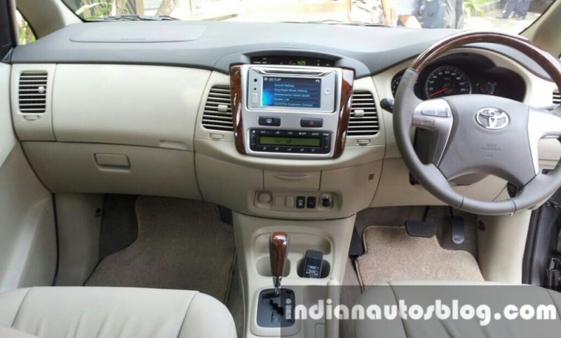 Toyota-Innova-facelift-interiors.jpg