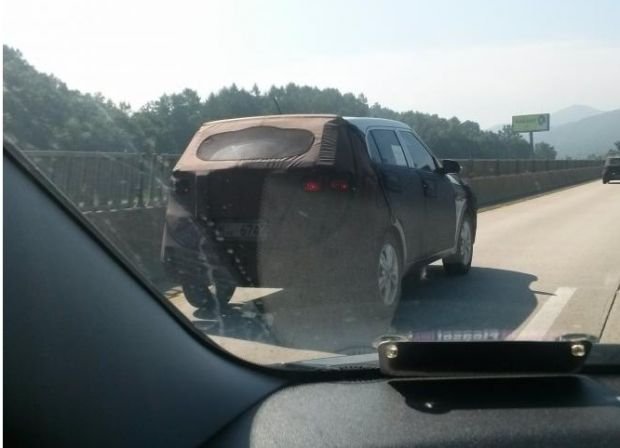 Hyundai-mini-SUV-spied-in-Korea-Rear.jpg