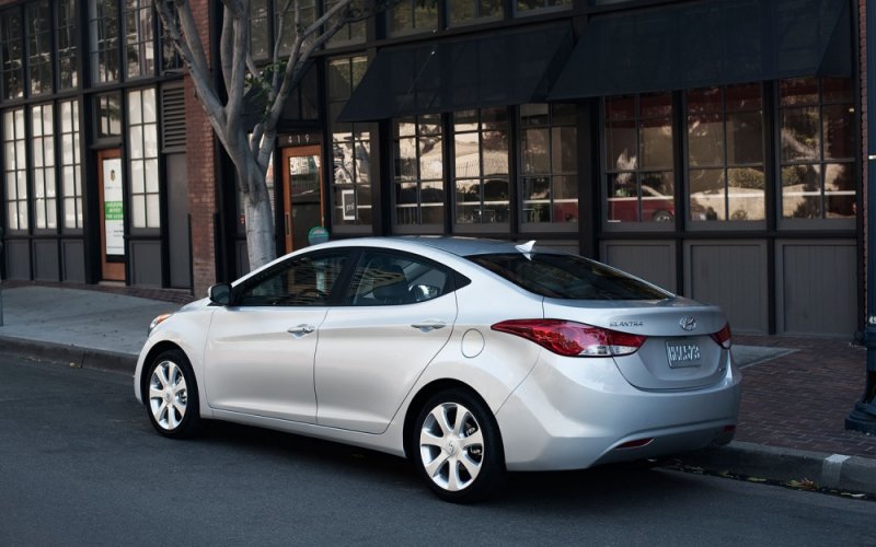 2013-Hyundai-Elantra-rear-three-quarter-view.jpg