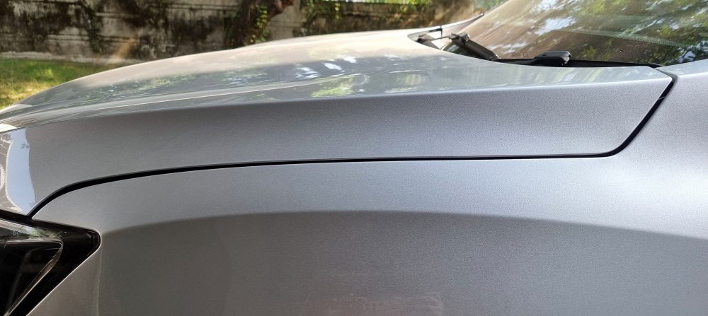 1 Mahindra XUV700 Bonnet.jpg