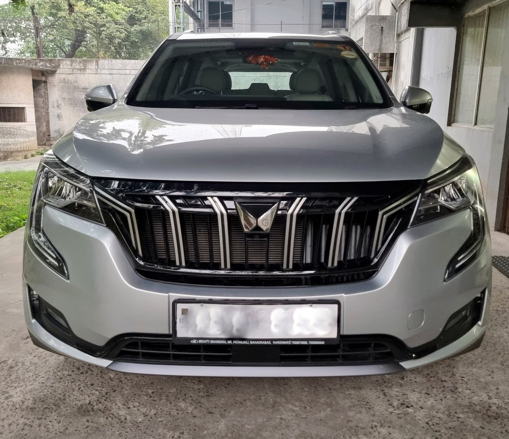 1 Mahindra XUV700 Front.jpg