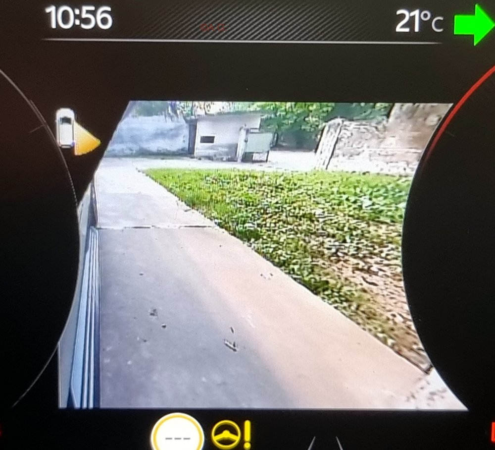 13 Mahindra XUV700 Blind view monitor.jpg