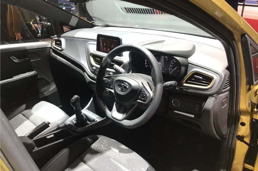 1_578_872_0_70_http___cdni.autocarindia.com_Galleries_20190305023958_Altroz interior.jpg