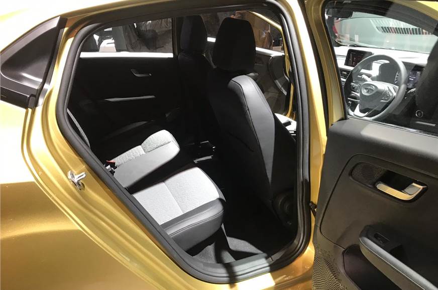 1_578_872_0_70_http___cdni.autocarindia.com_Galleries_20190305023958_Altroz rear seat.jpg