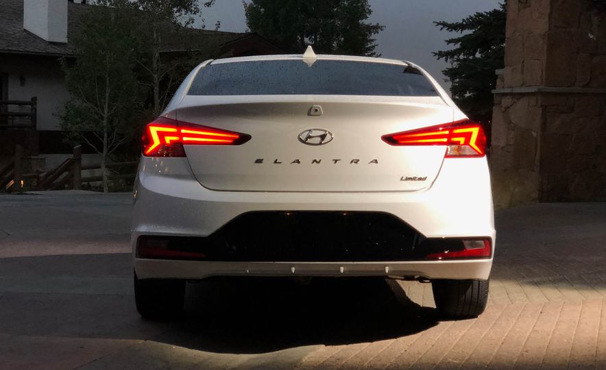 2019-hyundai-elantra-india-1.jpg