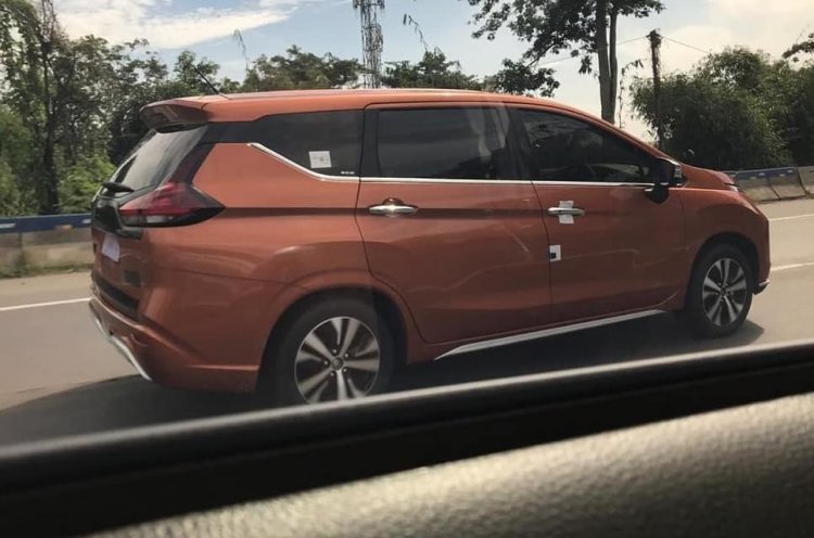 2019-nissan-grand-livina-spy-shot-409b.jpg