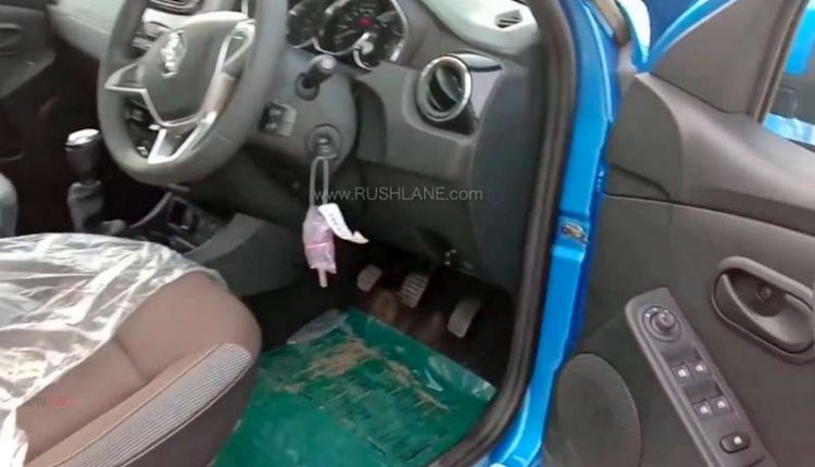 2019-renault-duster-inside-out-spied-video-details-8-750x430.jpg