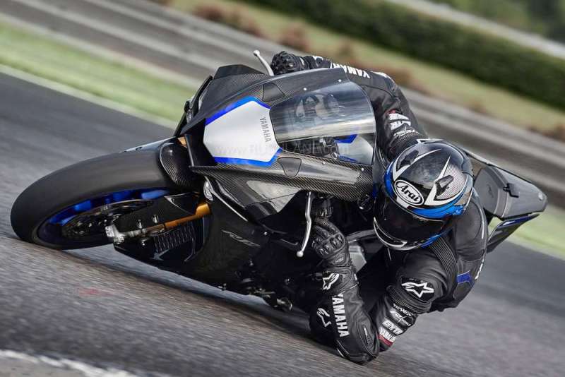 2020-yamaha-r1-debut-photos-launch-india-price-16.jpg