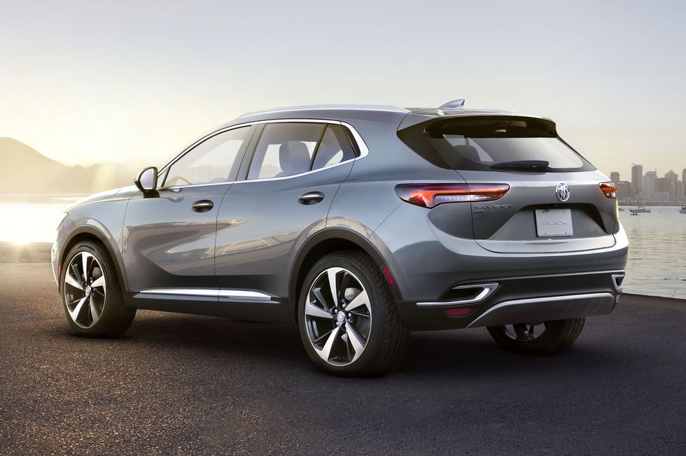 2021-buick-envision-003-1590759769.jpg?crop=0.687xw:0.686xh;0.0527xw,0.jpg