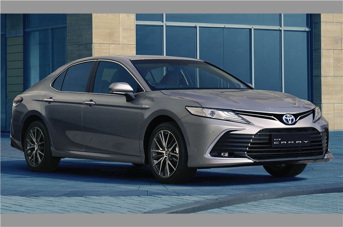 20220112010811_Camry_Hybrid__Exterior.jpg