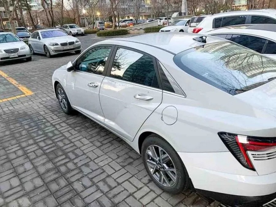 2023-Hyundai-Spy-side.jpg