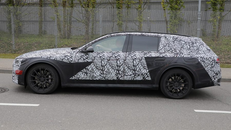 2023 Mercedes E-Class All-Terrain spyshots-2.jpg