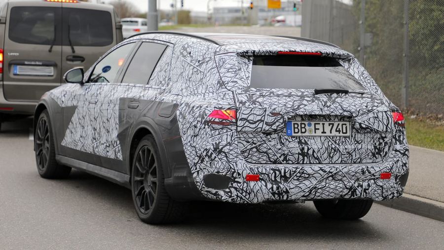 2023 Mercedes E-Class All-Terrain spyshots-3.jpg