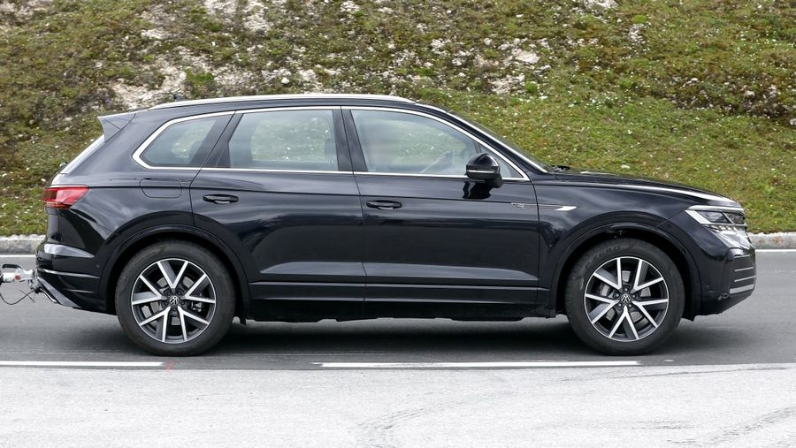 2023 VW Touareg spies-6.jpg