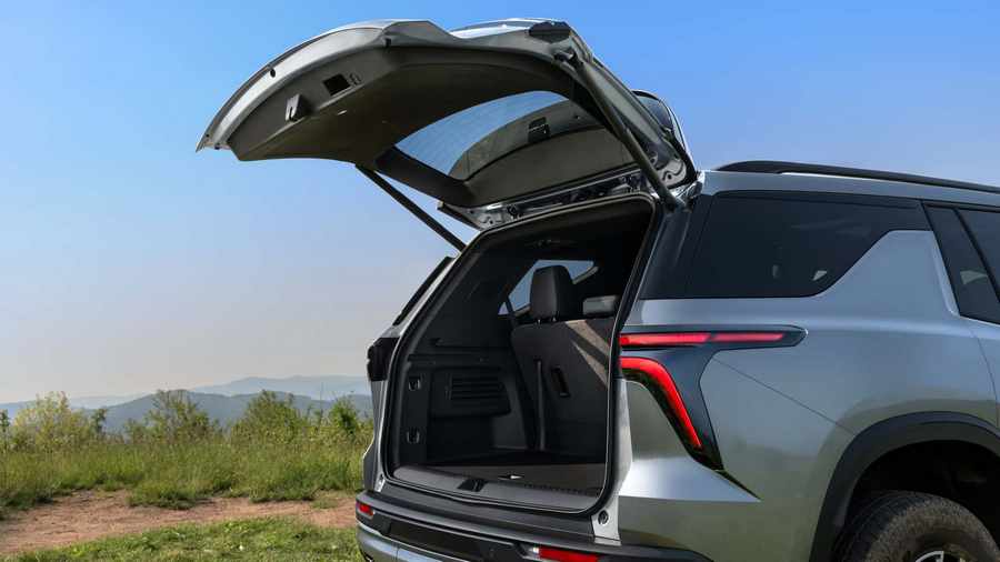 2024-chevrolet-traverse-z71 (5).jpg