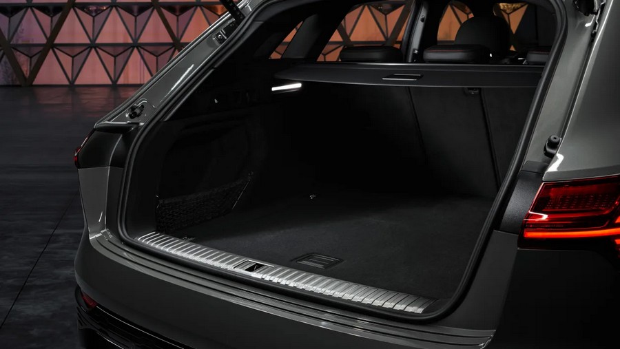 Audi Q8 e-tron 2022-13.jpg