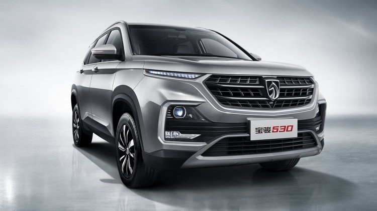 baojun-530-7-seat-front-three-quarters-db1c.jpg