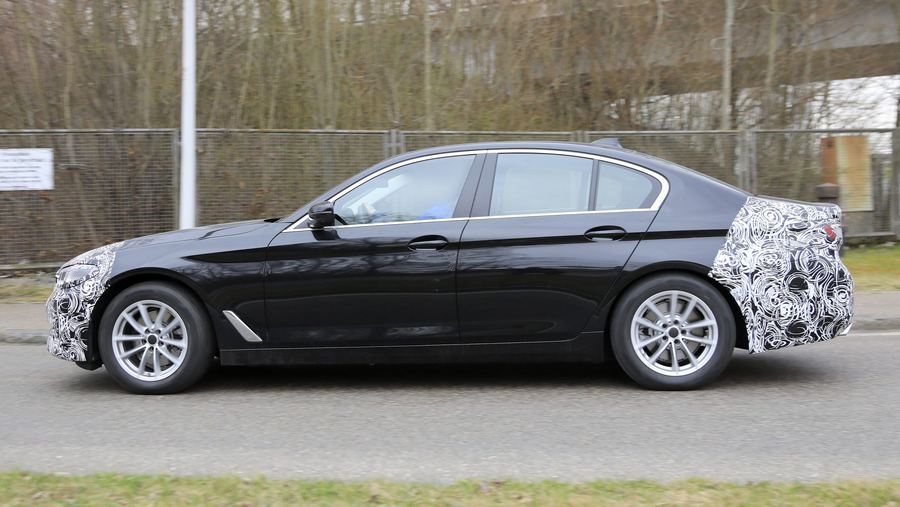 BMW 5 Series 2020 spy-6.jpg