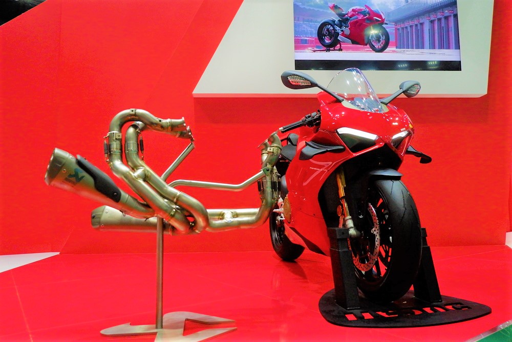 Ducati%20Panigale%20V4%20S(1).jpg