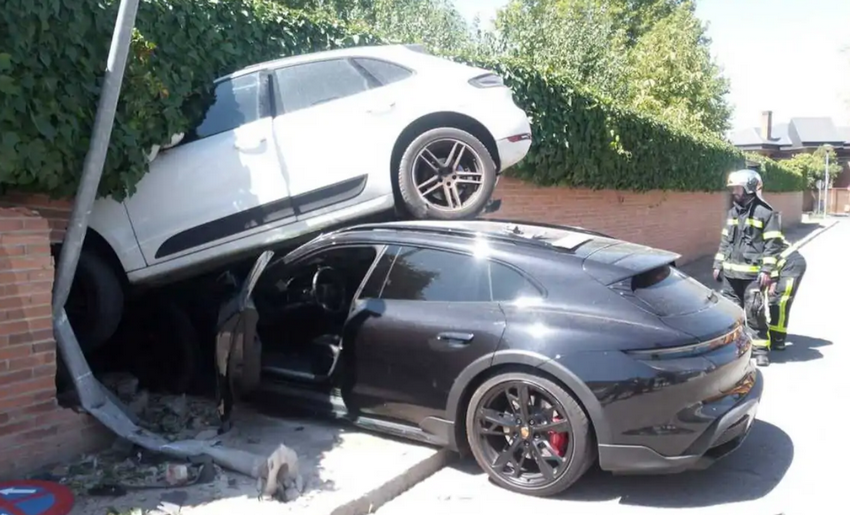FireShot Capture 067 - Porsche Taycan Crashing Into Parked Macan Is An Expensive Collision_ - ...png