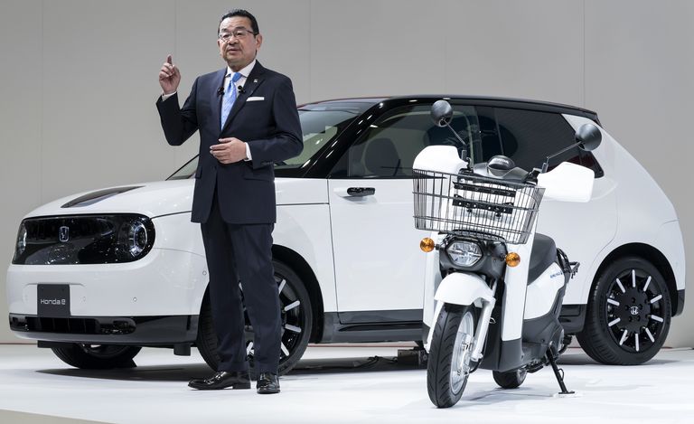 honda-motor-co-president-takahiro-hachigo-speaks-in-front-news-photo-1649807360.jpg?crop=1xw:0.jpg