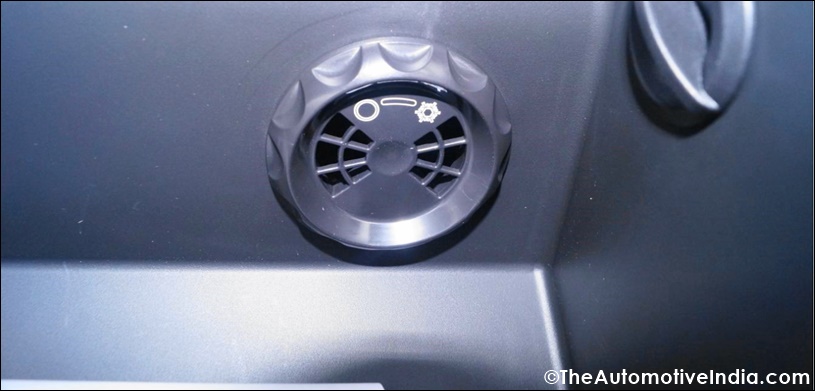 Hyundai-Elantra-Glovebox-Vent.jpg