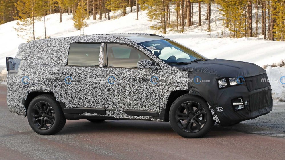 jeep-compass-three-row-suv-side-spy-photo.jpg