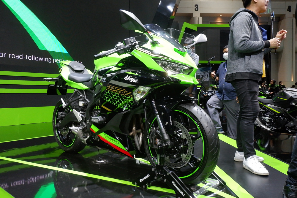 KAWASAKI%20NINJA%20ZX-25R.jpg